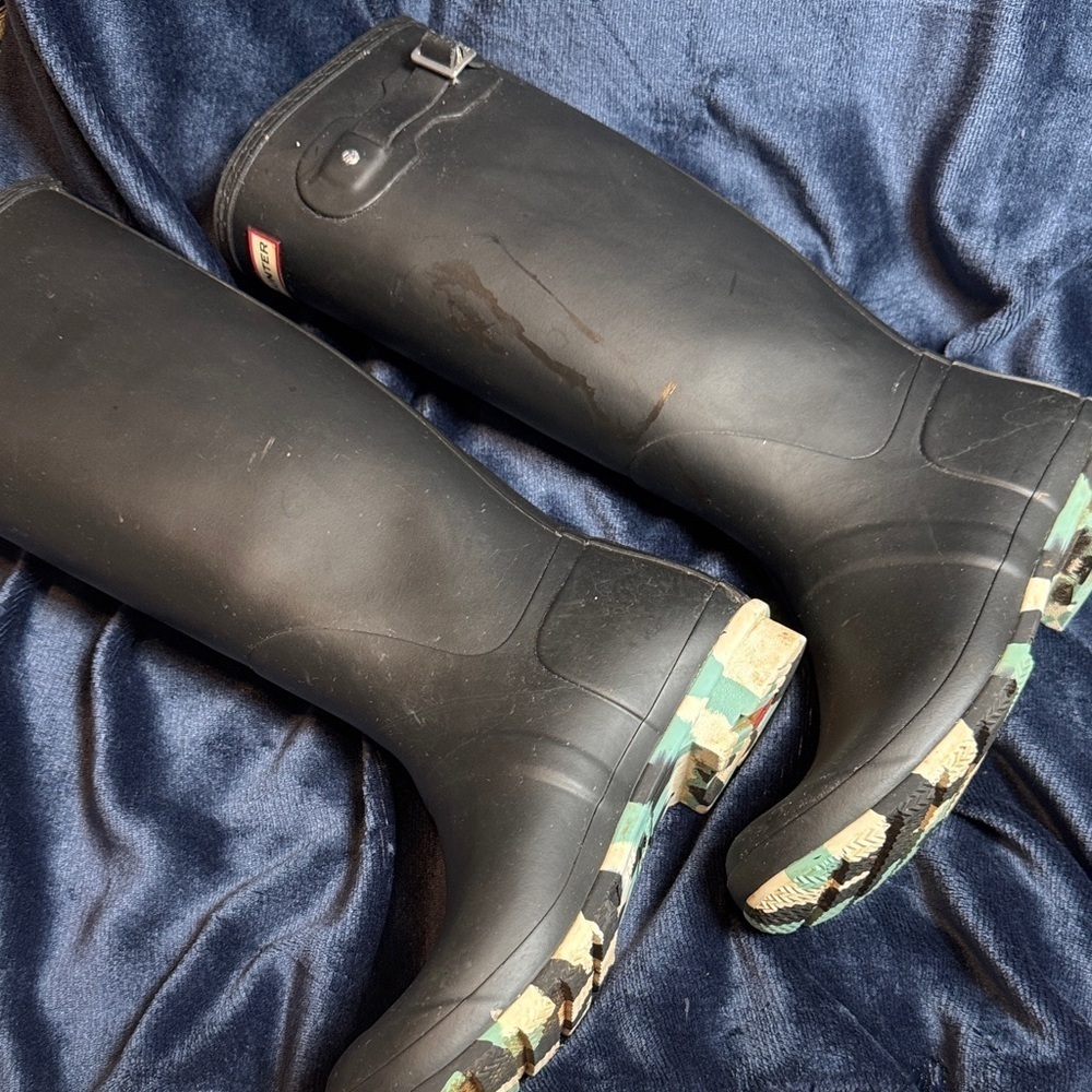 Hunter Classic Black Waterproof Boots - Picture 3 of 10